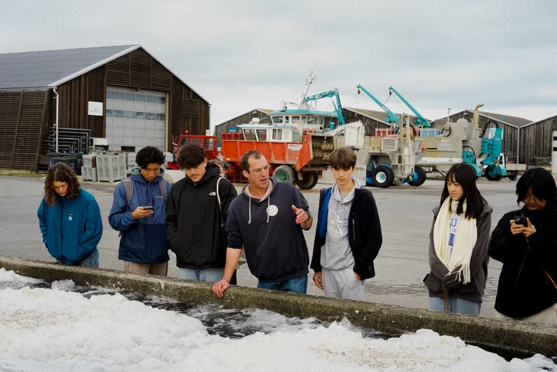 Immerse students at a mussel farm in Rennes