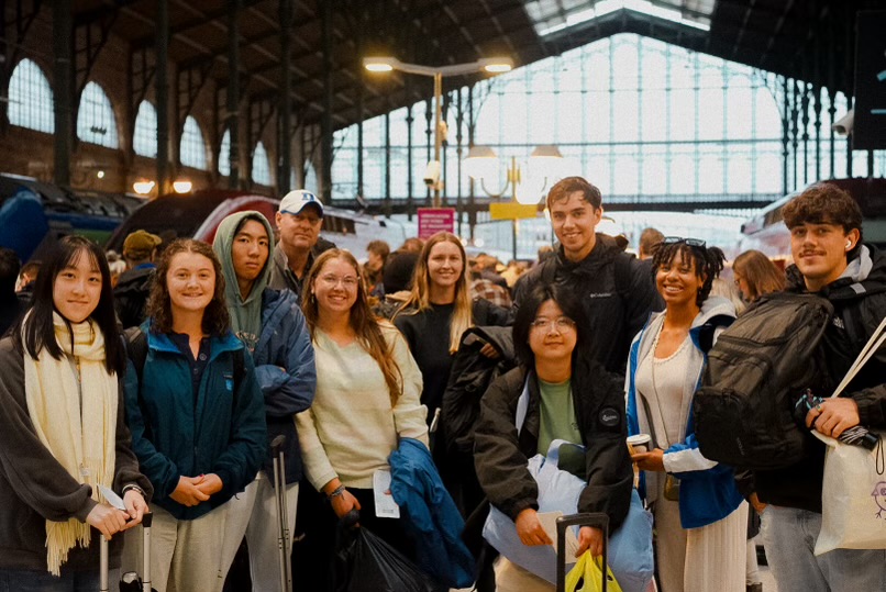 Immerse students in a station in Paris